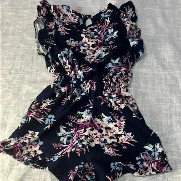 1ST KIDS FLORAL ROMPER - Picture 3 of 4